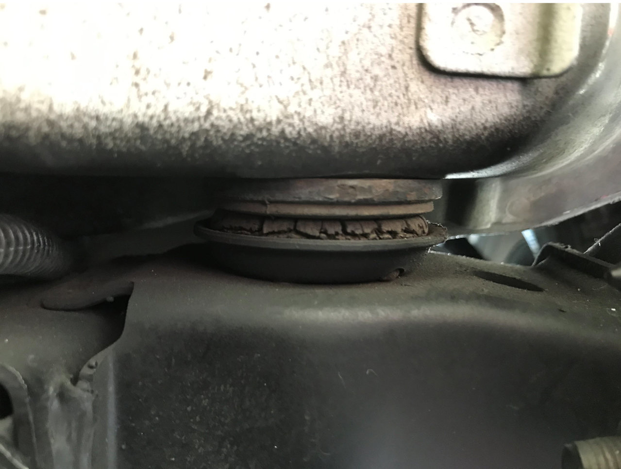 2020-11-30_Drivers side front bushing.jpg