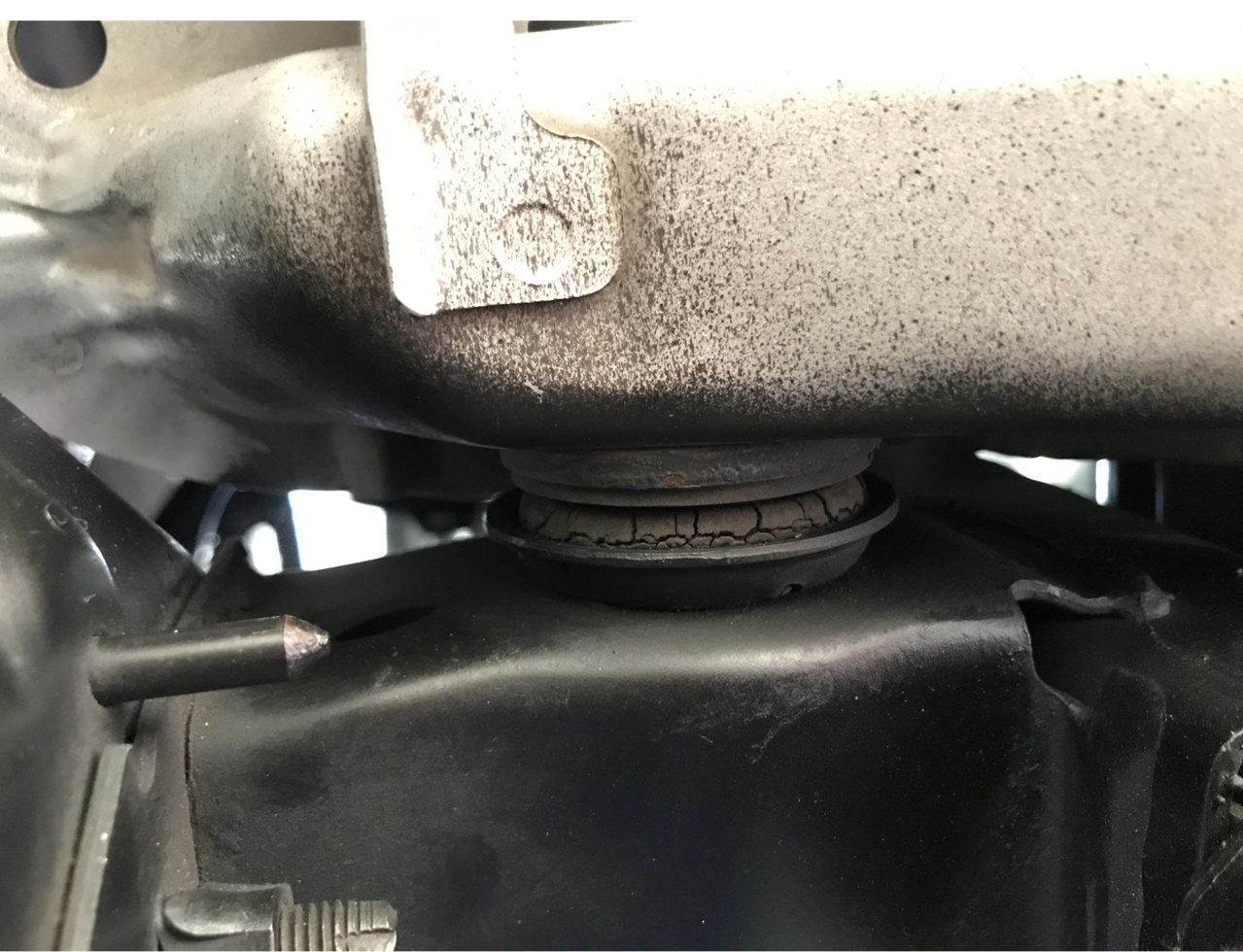 2020-11-30_Passenger side front cab bushing.jpg