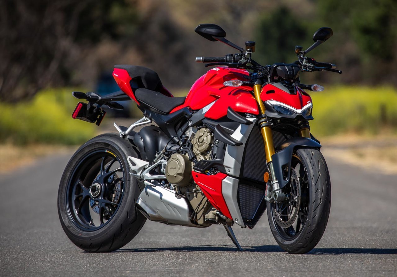 2020-Ducati-Streetfighter-V4-S-Review-naked-upgright-sport-motorcycle-7.jpg