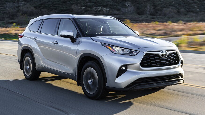 2020-Toyota-Highlander-front-three-quarter-in-motion-1.jpg
