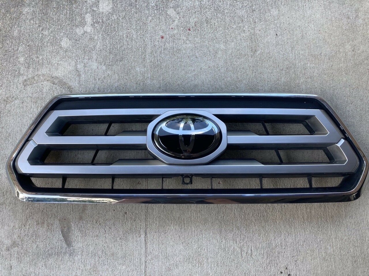 2020-Toyota-Tacoma-Limited-Grill-w-chrome-Surround.jpg