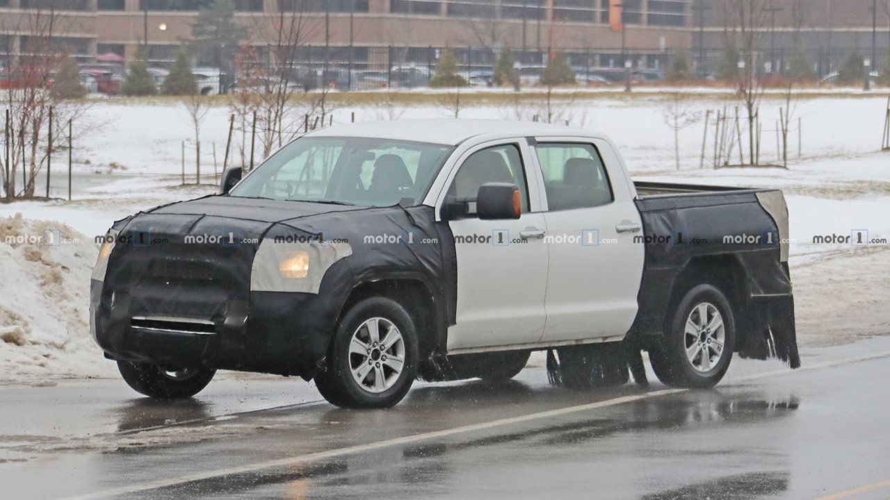 2020-toyota-tundra-spy-photo.jpg