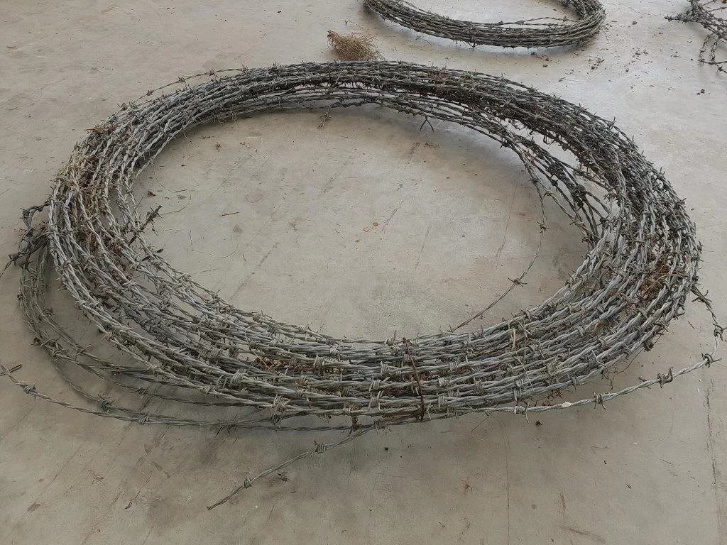 20200113-87579_barb_wire_single_roll_002_-1.jpg