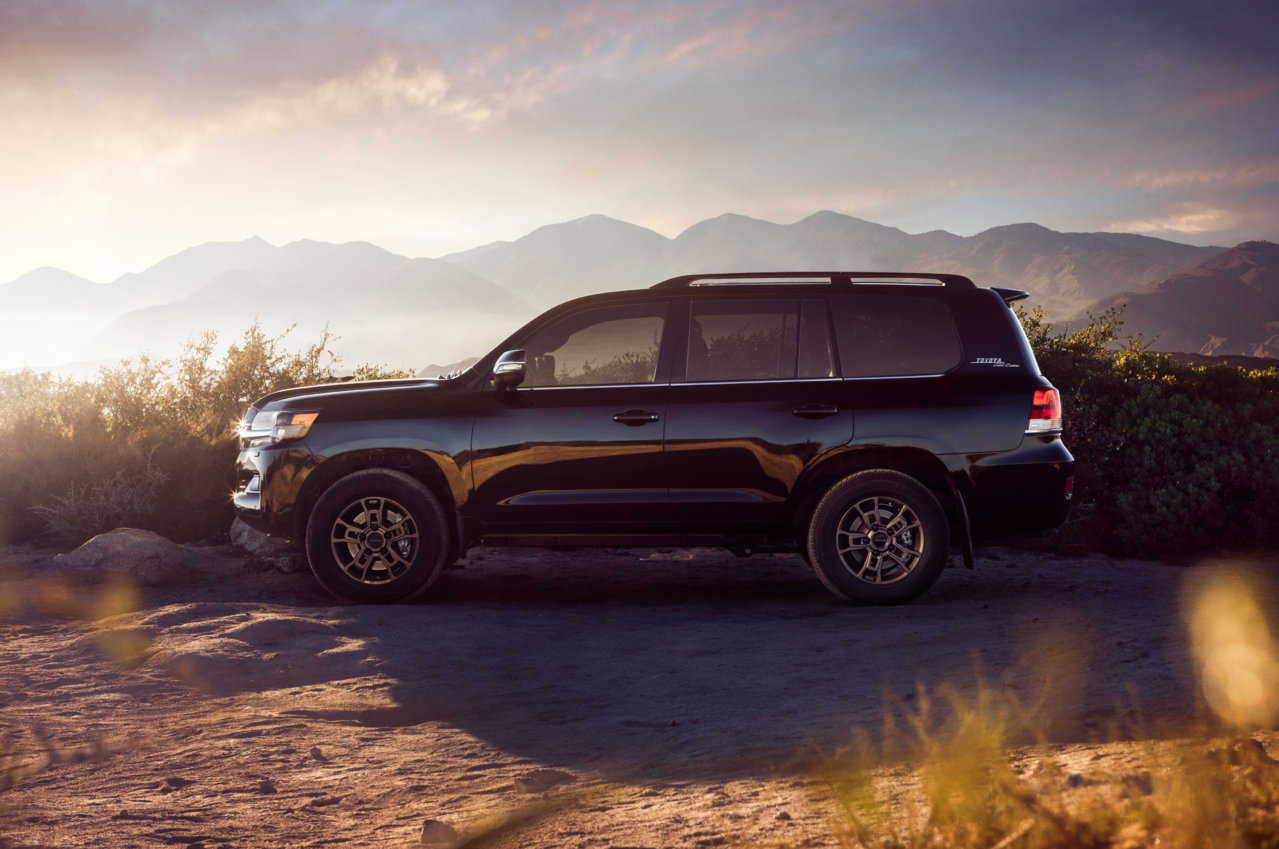 2020_Land_Cruiser_Heritage_Edition_04_75F21B46740962A6AC166AD202A0F2F4983A28CF.jpg