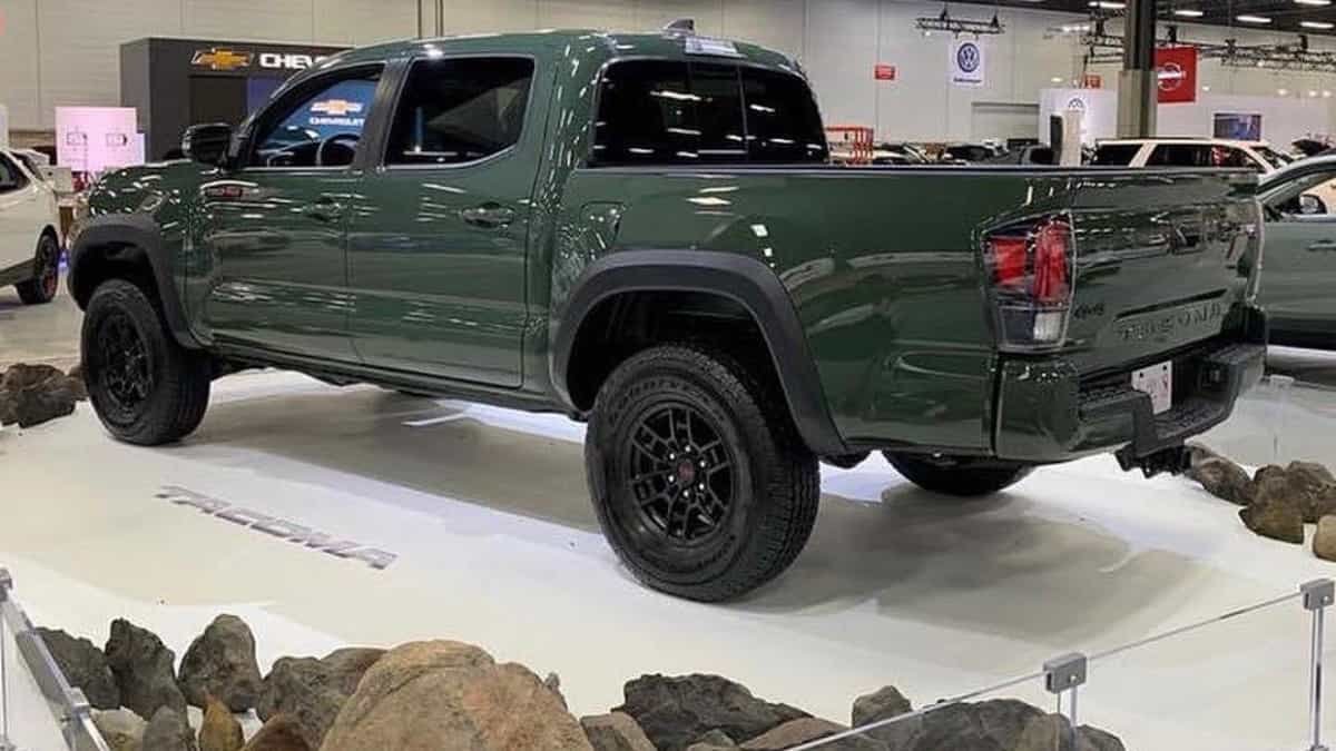 2020_toyota_tacoma_rear_view.jpg