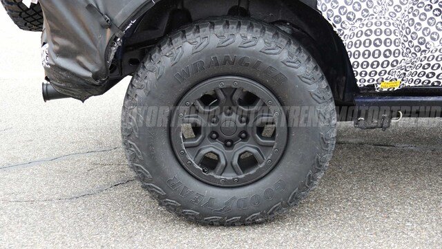 2021-Ford-Bronco-Raptor19_9fa8ad7878886ef9011c4775487ba8f4e13b3a54.jpg