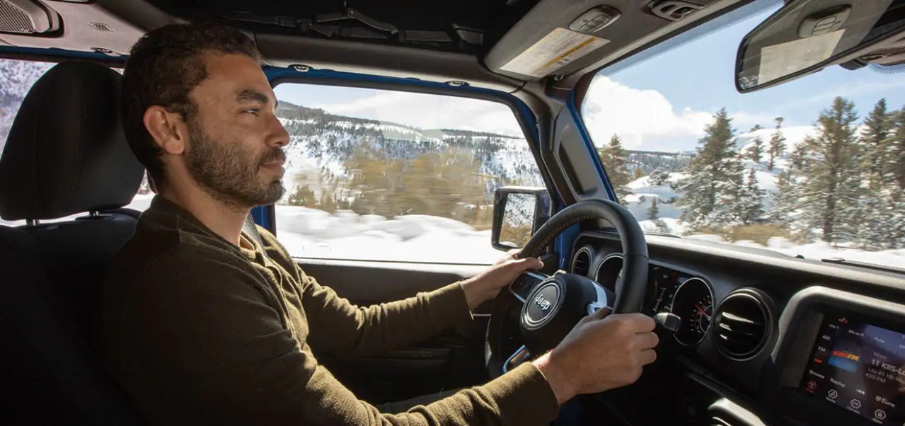 2021 Jeep Gladiator interior.jpg