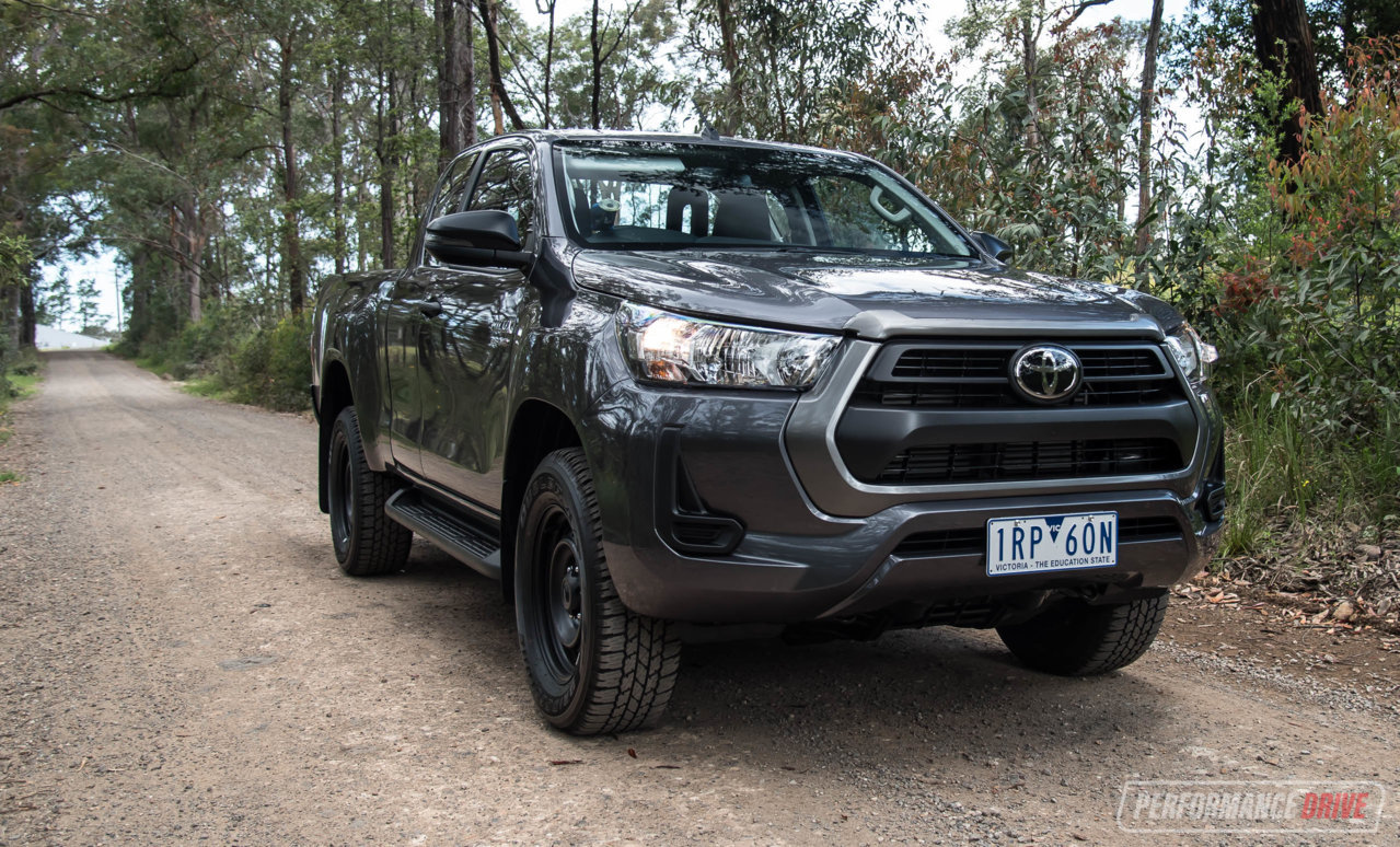 2021-Toyota-HiLux-SR-Hi-Rider-front-bumper.jpg