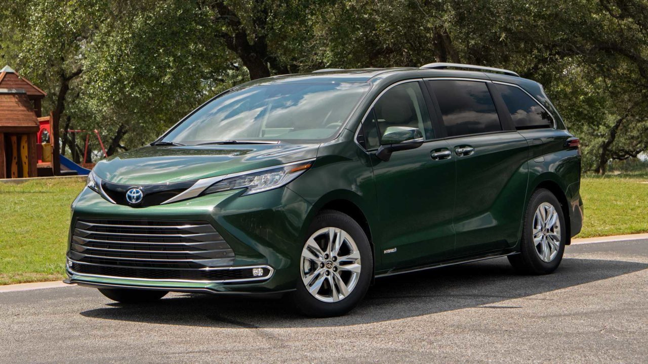 2021-toyota-sienna-review (1).jpg
