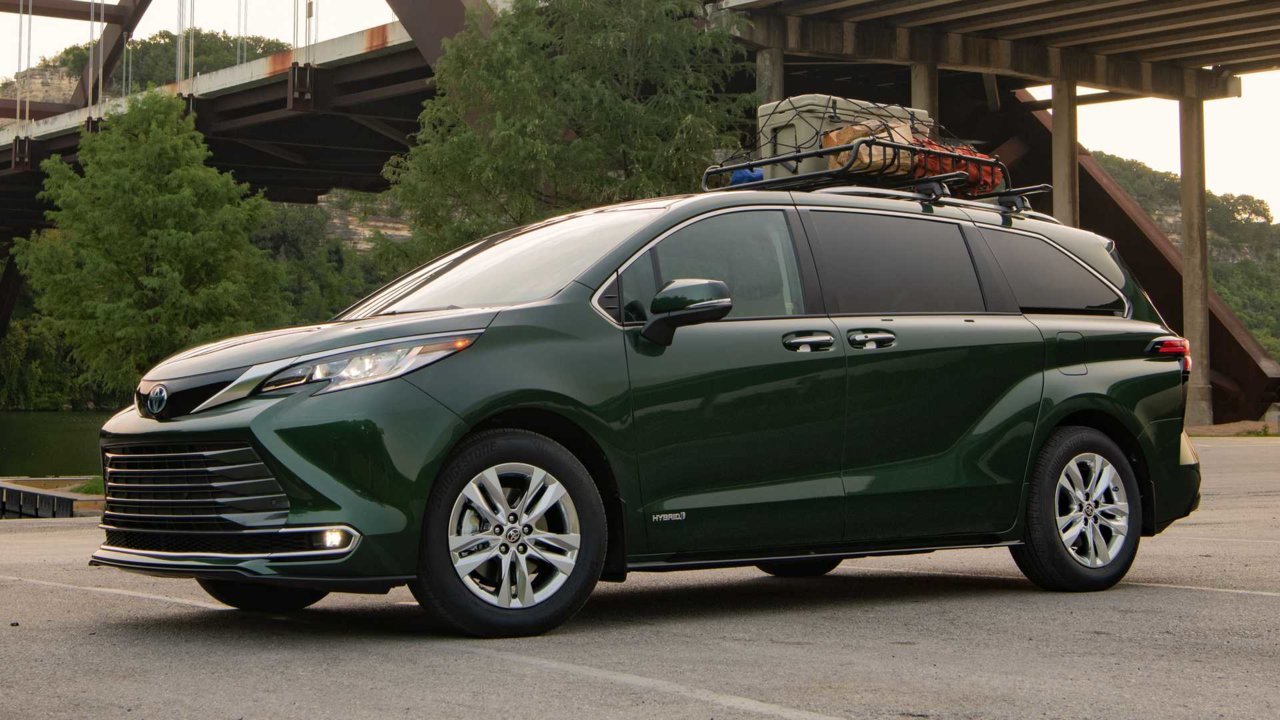 2021-toyota-sienna-review (2).jpg