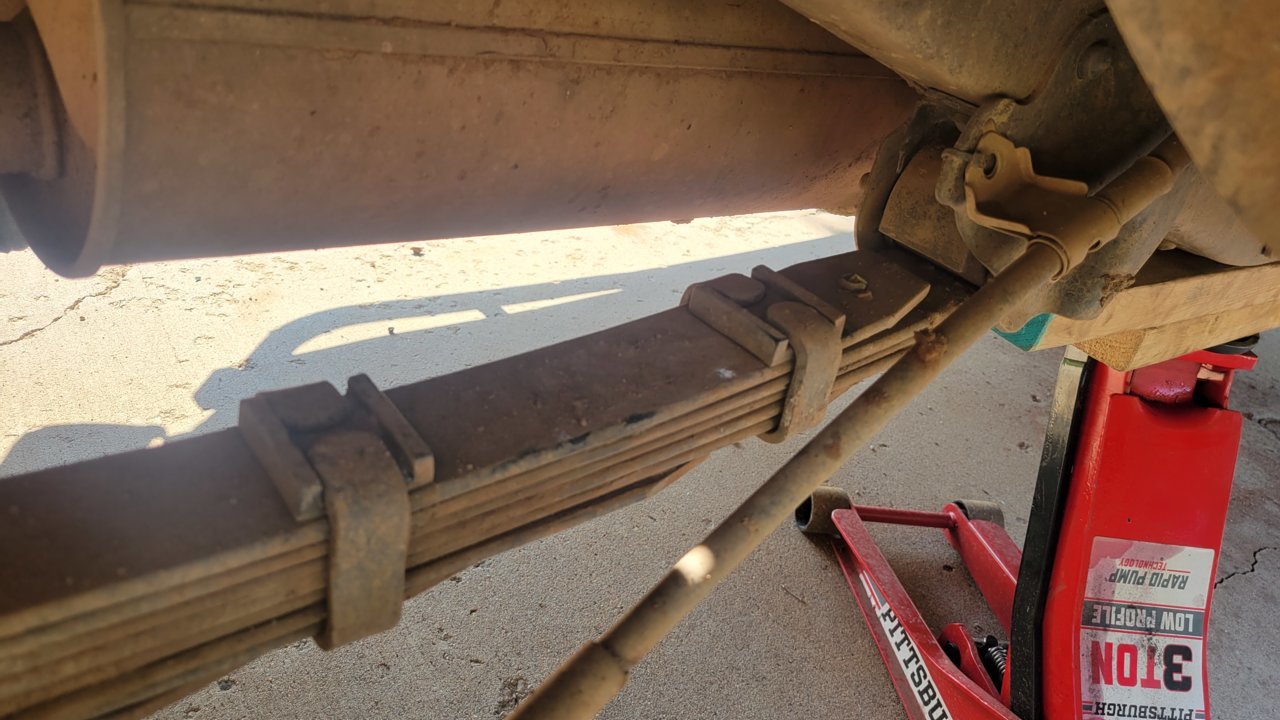 How to fix squeaky leaf springs? World