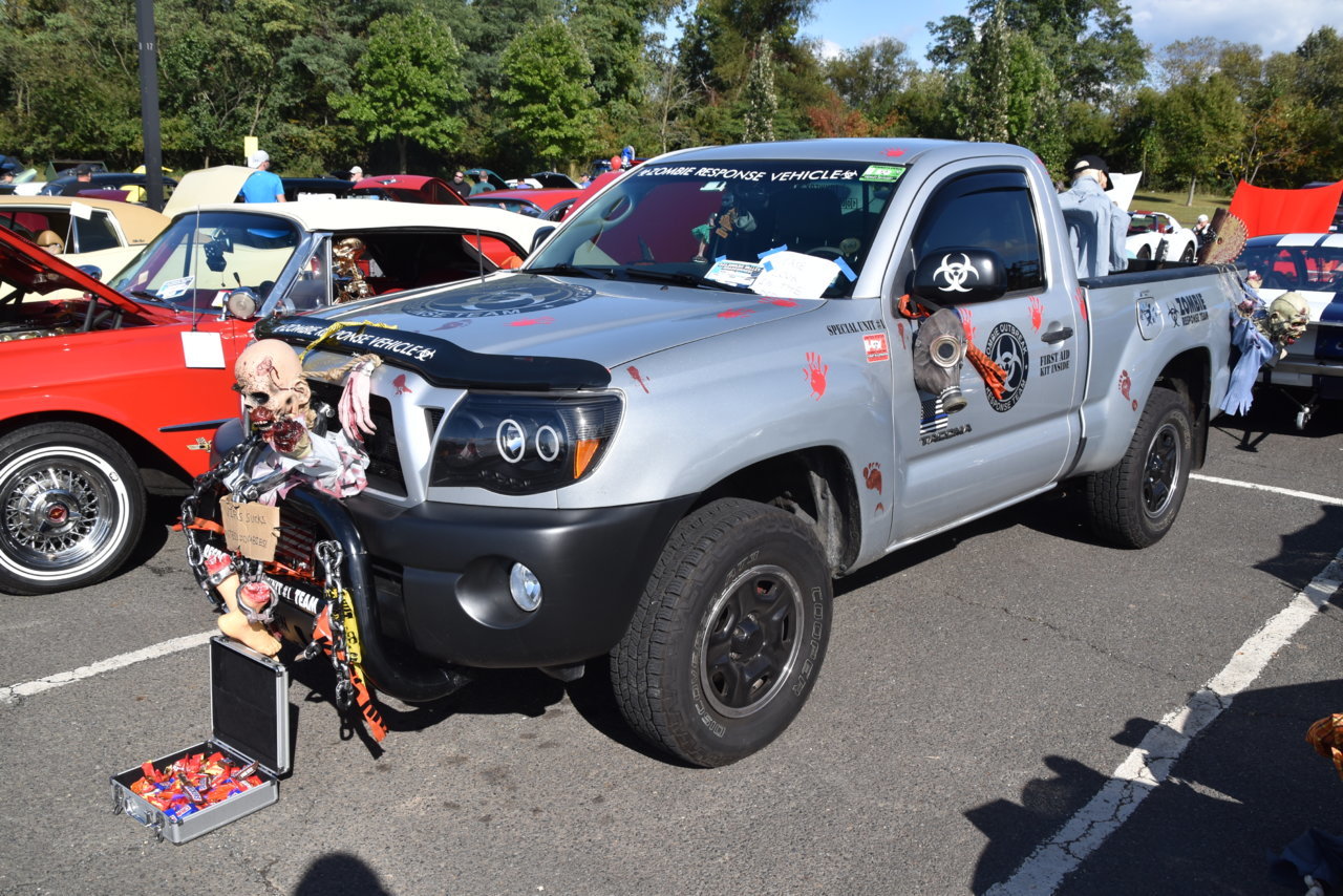 2021HalloweenCarShow 001.jpg