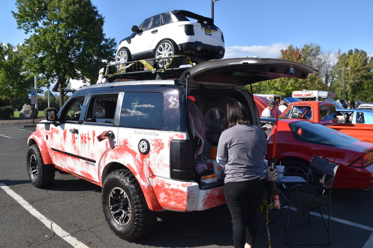 2021HalloweenCarShow 029.jpg