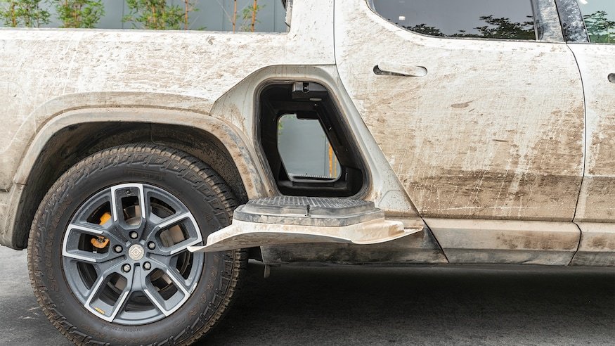 2022-Rivian-R1T-Gear-Tunnel-04_e945284fd67be55bca9afca3744ac57ccef8e6f8.jpg