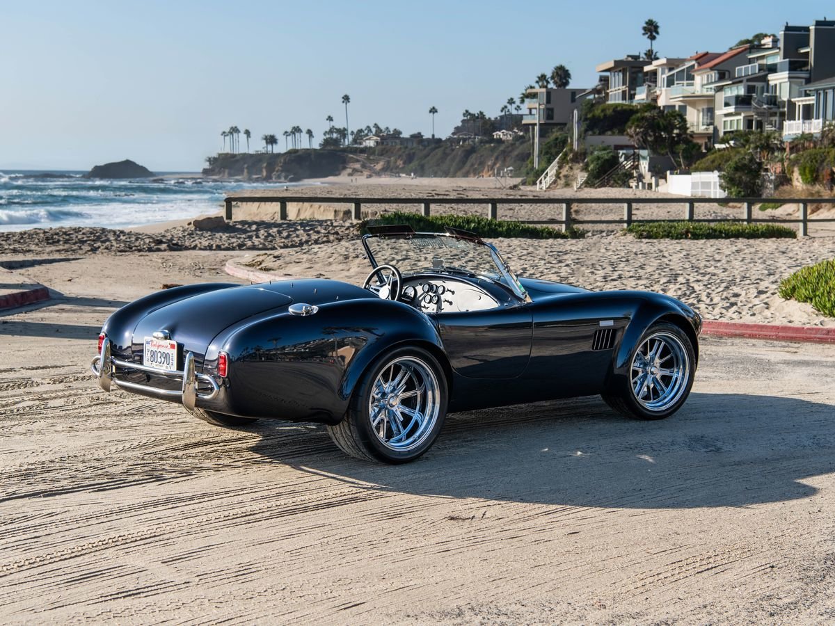 2022-superformance-cobra-ev-110-1635991175.jpg