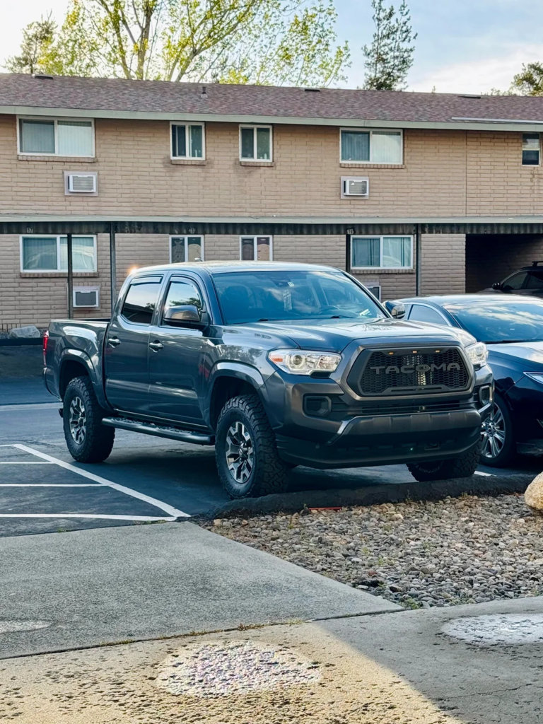 2022-toyota-tacoma-sr-v0-dvghir9svj4f1.jpg