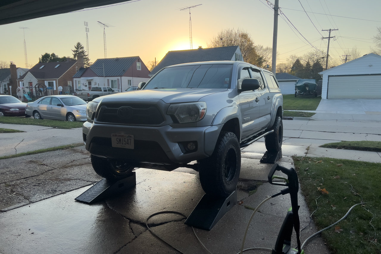 20221109-tacoWashingOffDirt-01.jpg