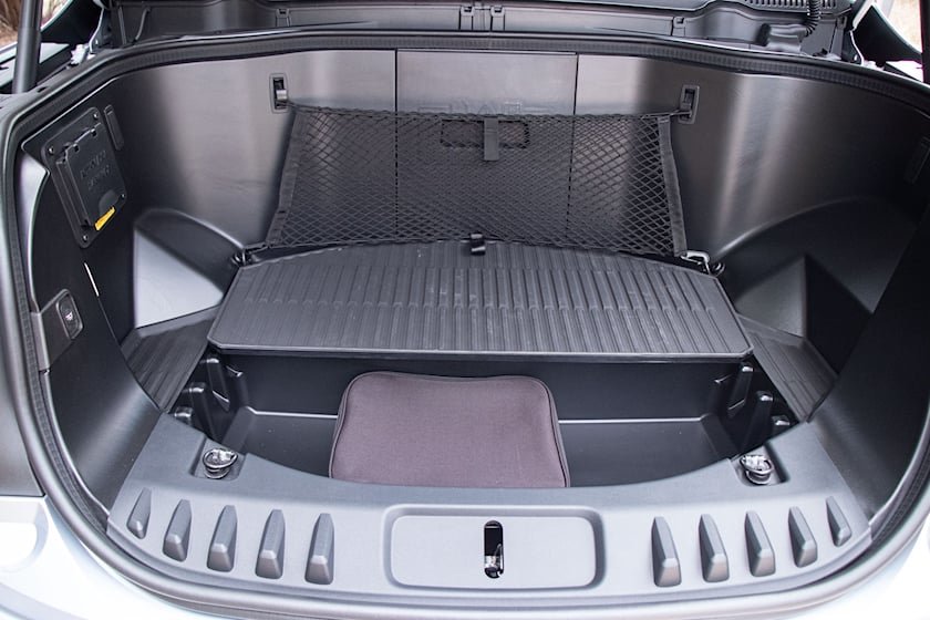 2023-ford-f-150-lightning-front-trunk-floor-storage-carbuzz-991293.jpg