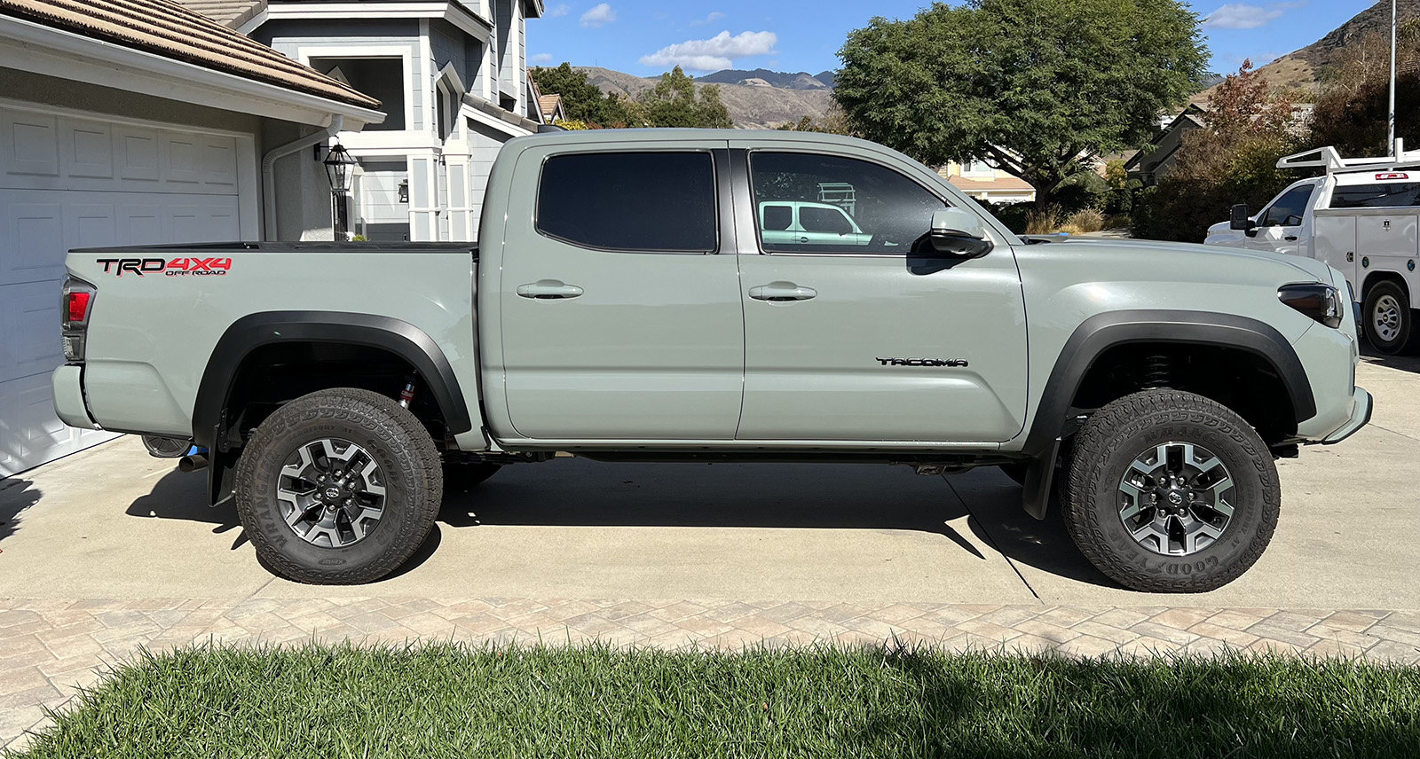 2023 Tacoma Lift OEM Wheels and Tires.jpg