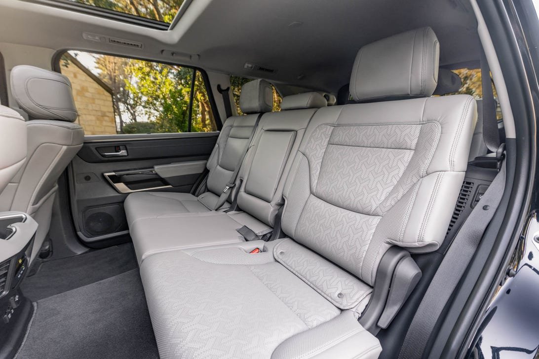 2023-toyota-sequoia-limited-028.jpg