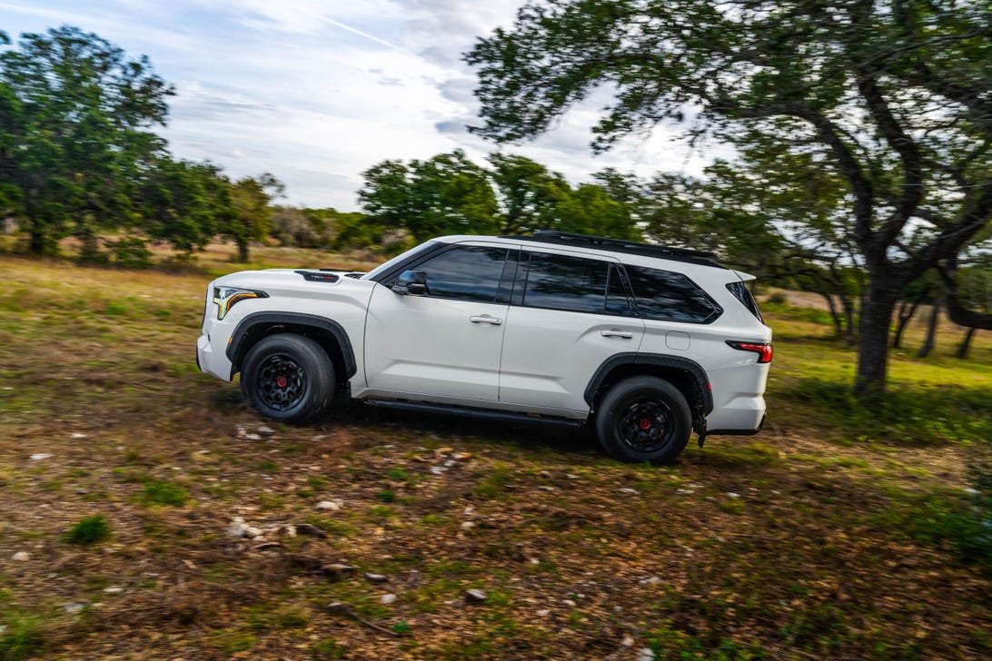 2023-toyota-sequoia-trd-pro-042.jpg