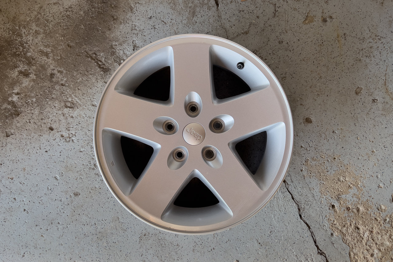 20230504-jeepNewSpareWheel-01.jpg