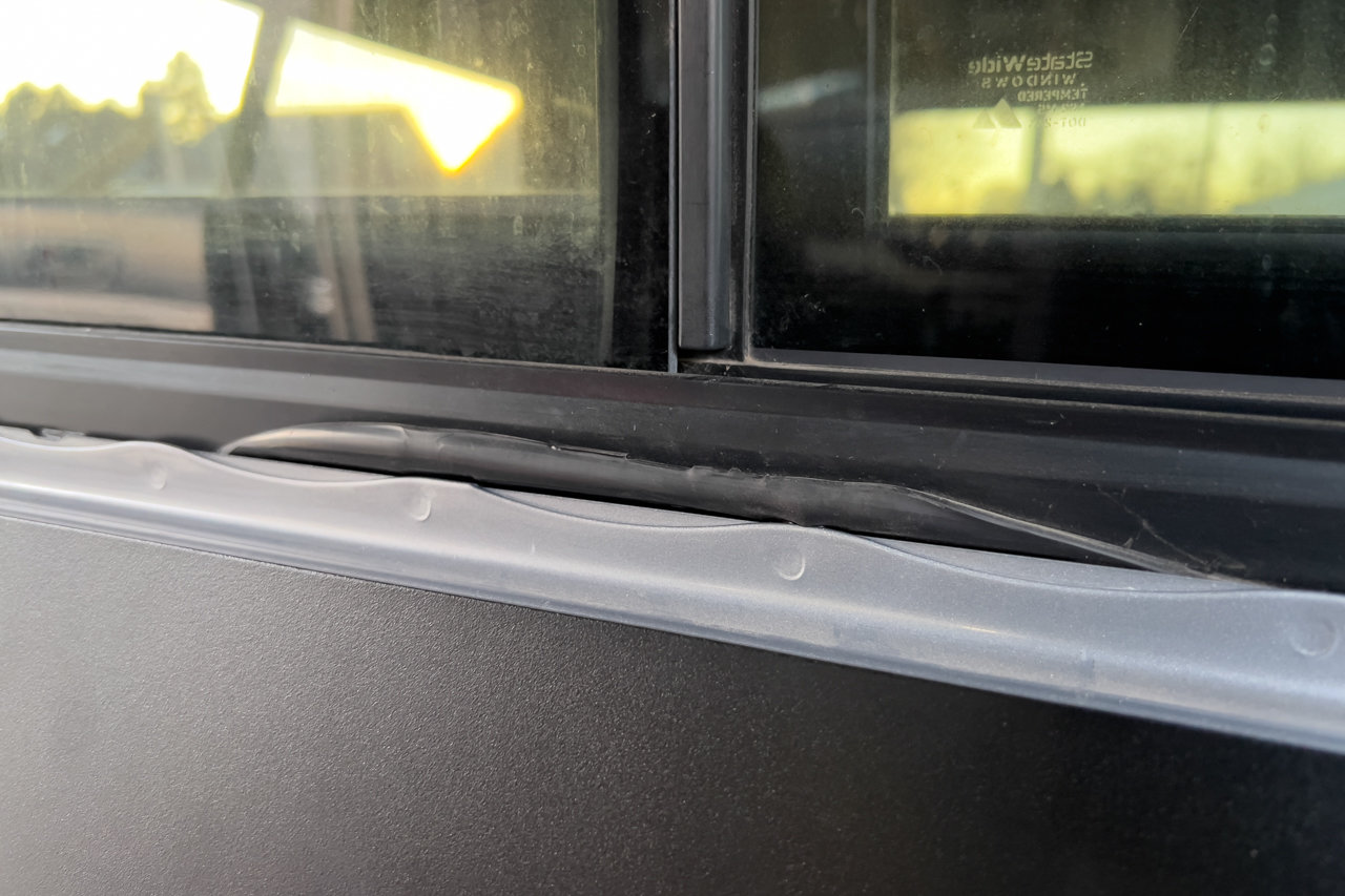 20231208-tacoRearWindowRubber-01.jpg