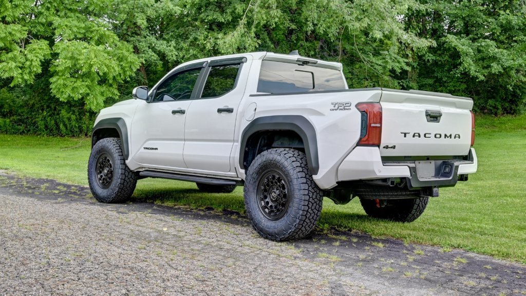 2024 Taco 35s and 2.5%22 liftDSC_8339_40_41_42_43.jpg