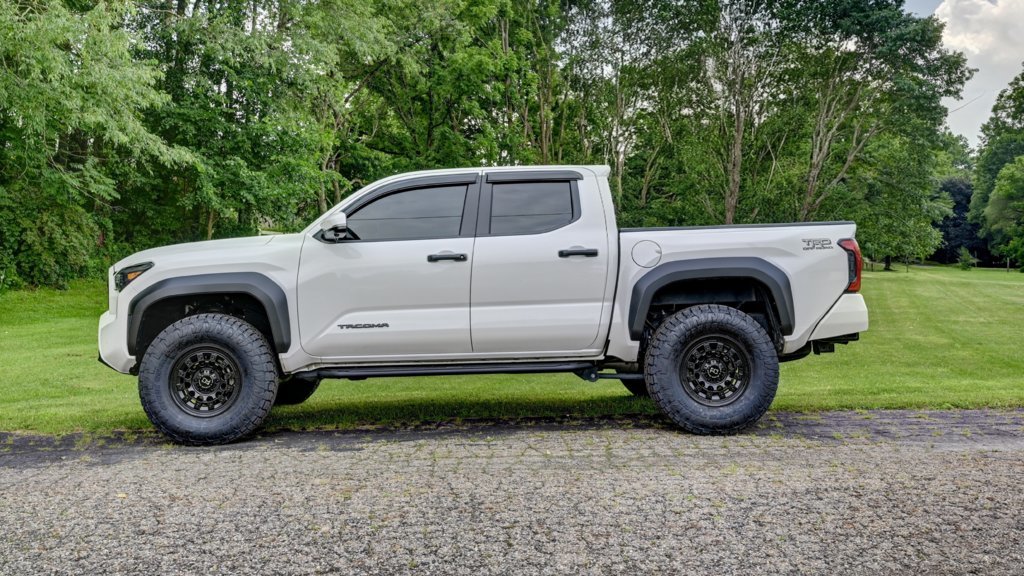 2024 Taco 35s and 2.5%22 liftDSC_8344_5_6_7_8.jpg