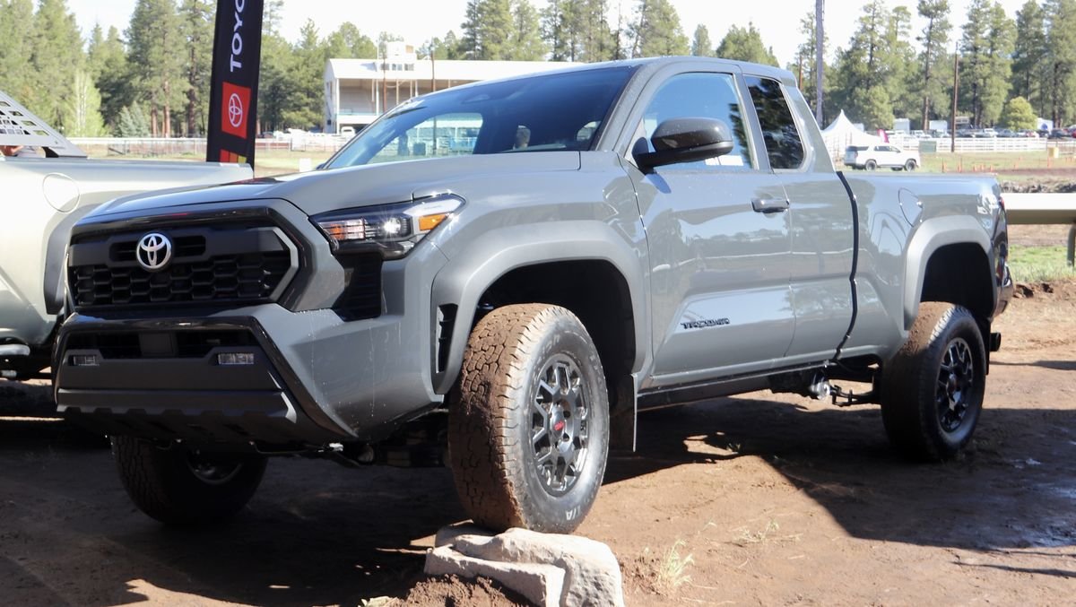 2024-toyota-tacoma-trd-prerunner2-646b77f3ea7b0.jpg