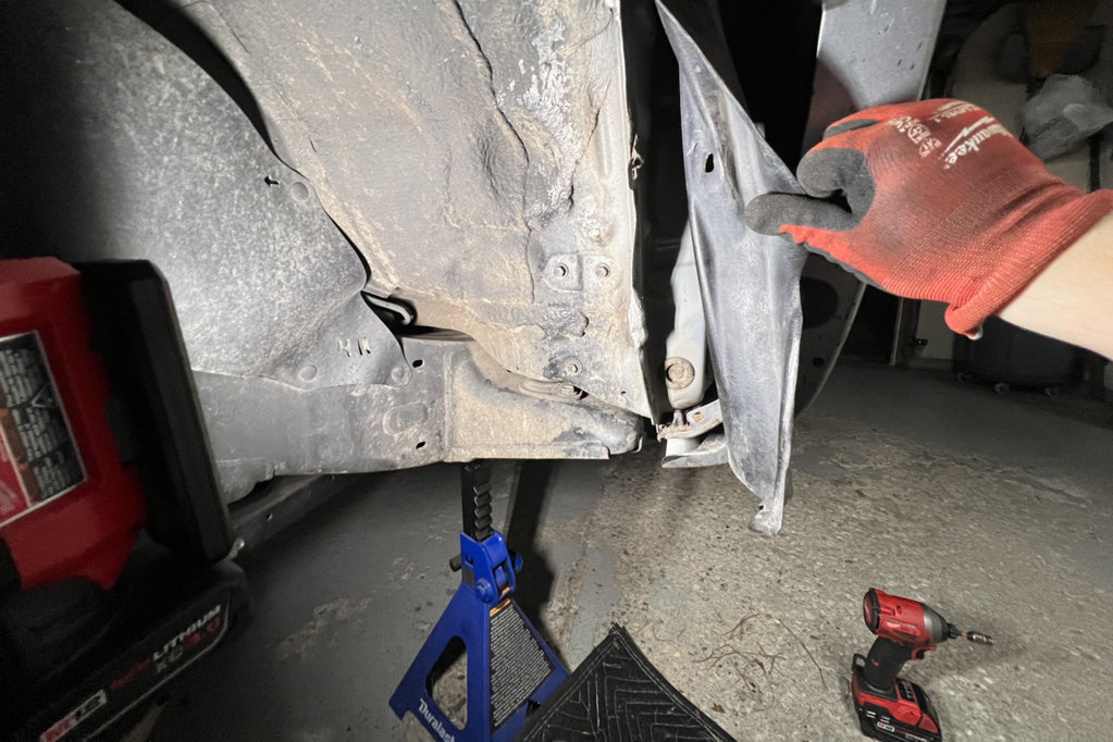 20240923-tacoStockCabMtAndPinchWeld-01.jpg
