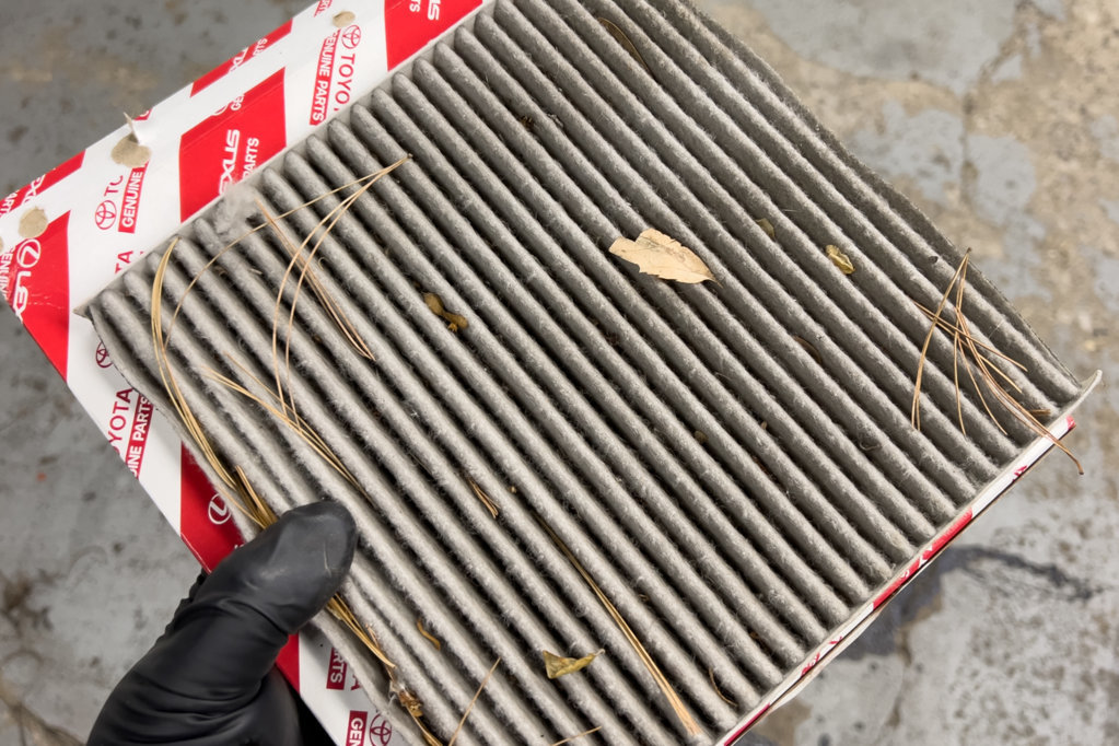 20240930-tacoCabinAirFilter-01.jpg
