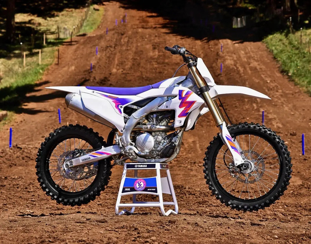 2024_YAM_YZ250FSV_EU_PWS1_STA_007_03_preview.jpg
