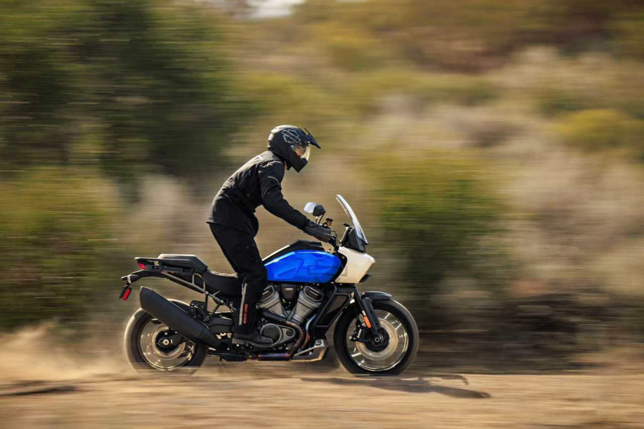 210249_my22_ra1250s_pan_america_special_riding_jk_0114.jpg