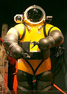 220px-Deep_Sea_Diving_Suit.jpg