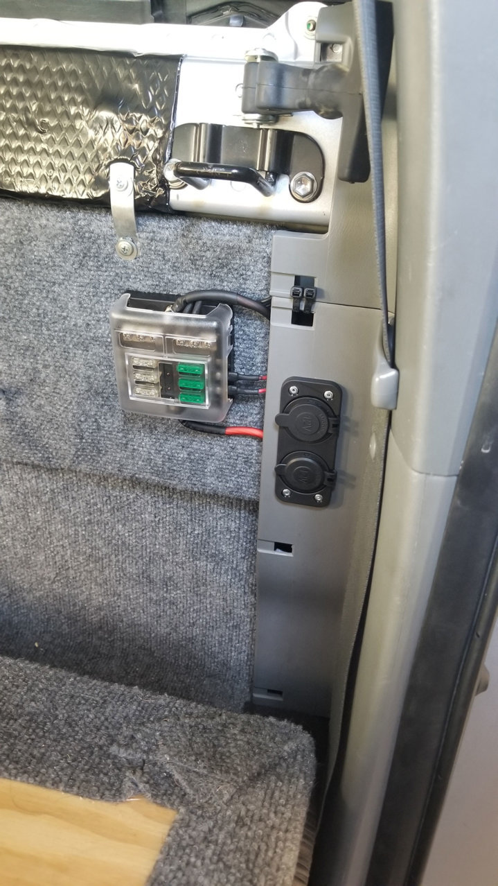 22_12VOutlets01.jpg