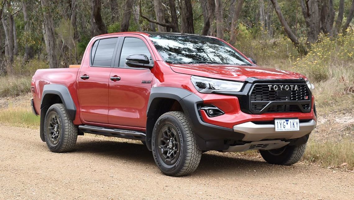 24 Hilux.jpg