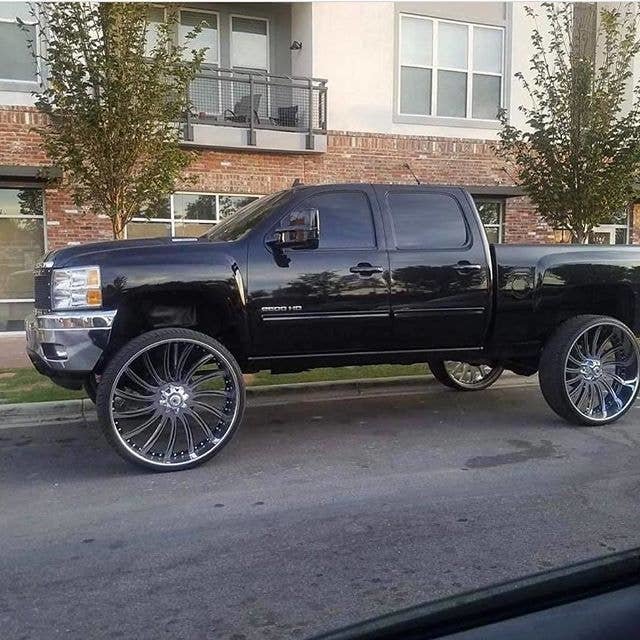 2500-hd-on-34-inch-wheels_3.jpg
