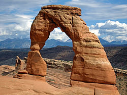 250px-USA_Arches_NP_Delicate_Arch(1).jpg
