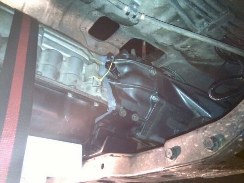 26-Upclosetransinstallandadapter2_75b6d465e0cbf93223e0f0fda2475db5009fbefc.jpg