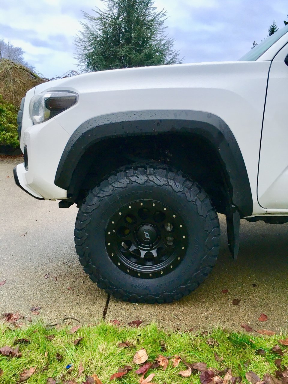 Ray 10s on stock suspension & 265-75-16 ko2s | Tacoma World