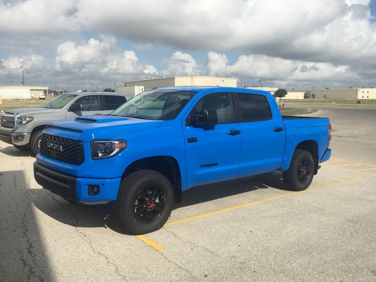 Тундра 19. Тойота тундра TRD Pro 2018. Toyota Tundra синяя. 2019 Toyota Tacoma TRD Pro. Тойота тундра голубая.