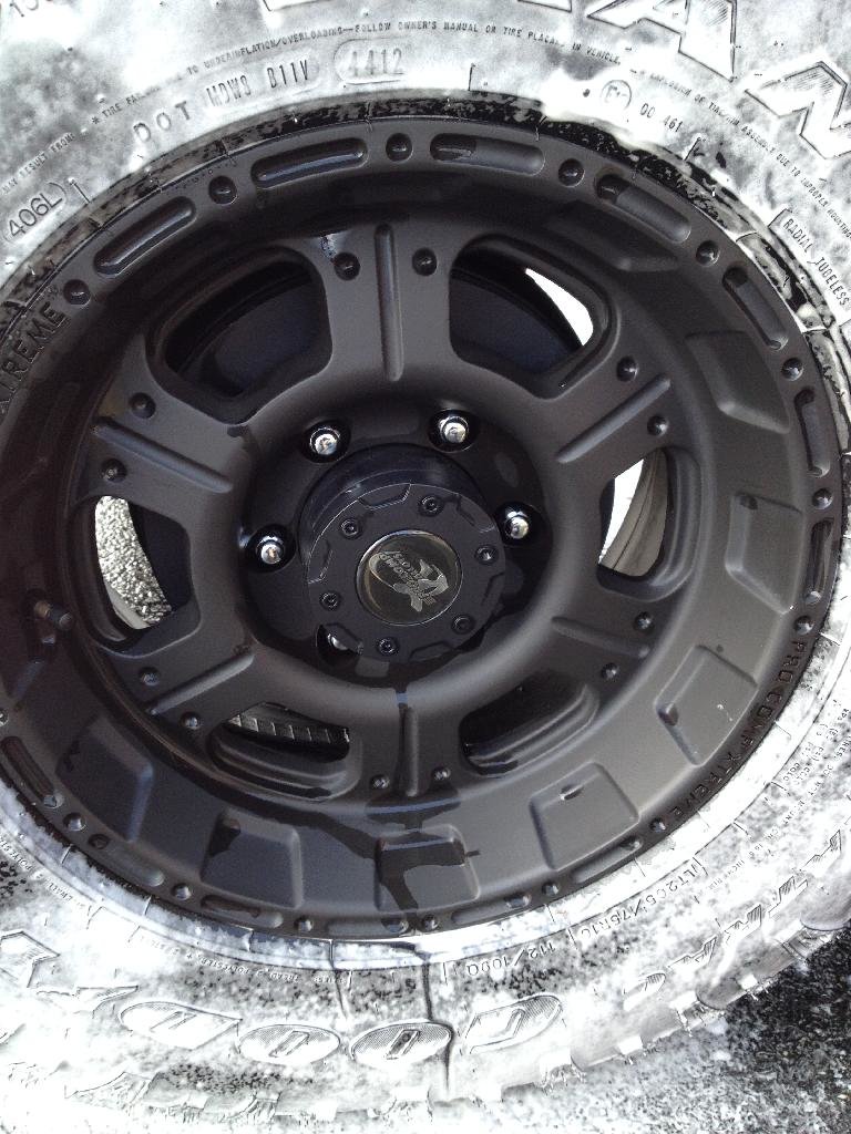 Simple Wheel Protector While Spraying Tire Foam