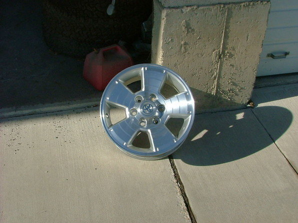28529d1232243452-2007-tacoma-rims-do-u-n_71dc68b4ebe6d9b26199241ca9ba776ec94d6b75.jpg