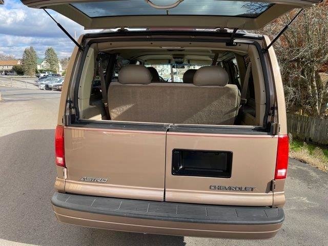 29393625-2001-chevrolet-astro-thumb.jpg