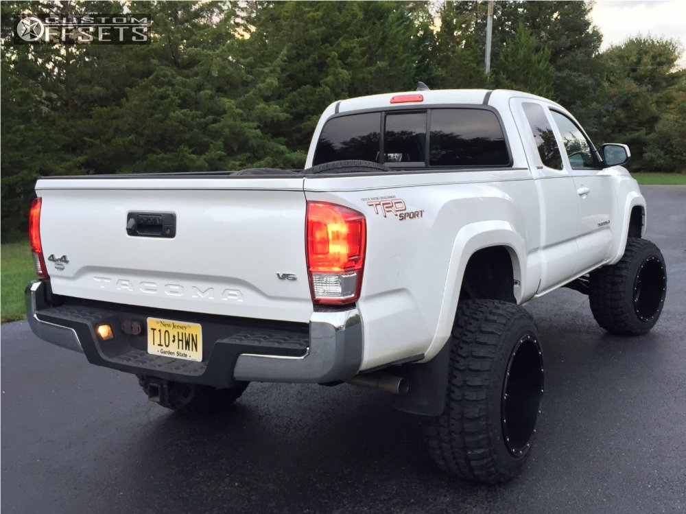 298393-3-2016-tacoma-toyota-rough-country-suspension-lift-6in-fuel-hostage-black.jpg