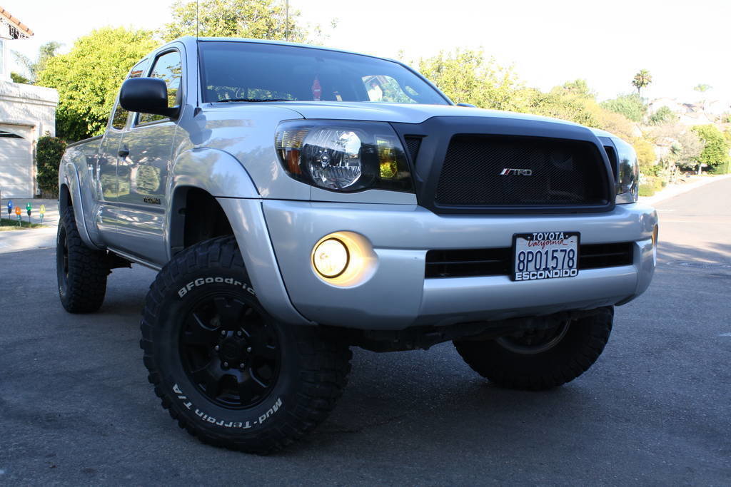 2nd Gen Tacoma with black headlights and black grill 02.jpg