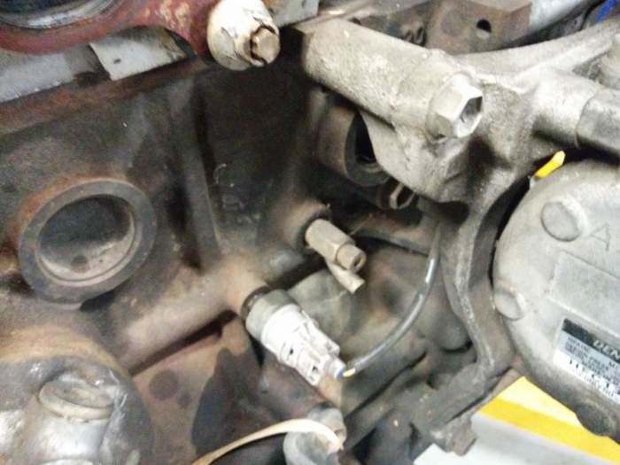 2rz_oil_pressure_sender.jpg