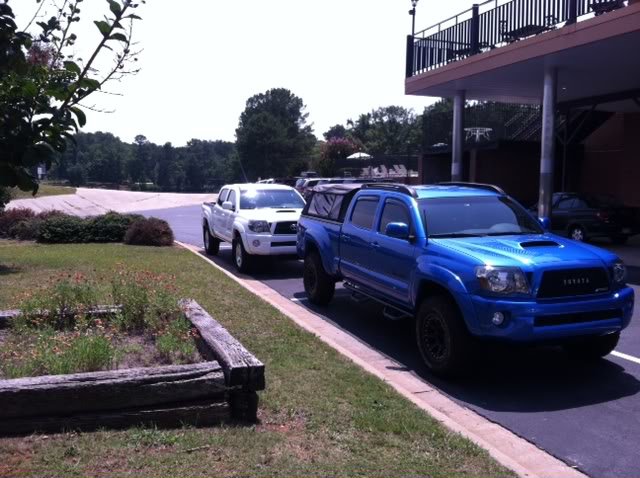 2Tacomas_34a80e1711c2ff569108707775a363f390b65eea.jpg