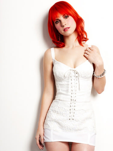 3-COSMO-Hayley_Williams_208-lgn_large_7612d14b69ef50b7c47a4ae52bd1815eebbd1320.jpg